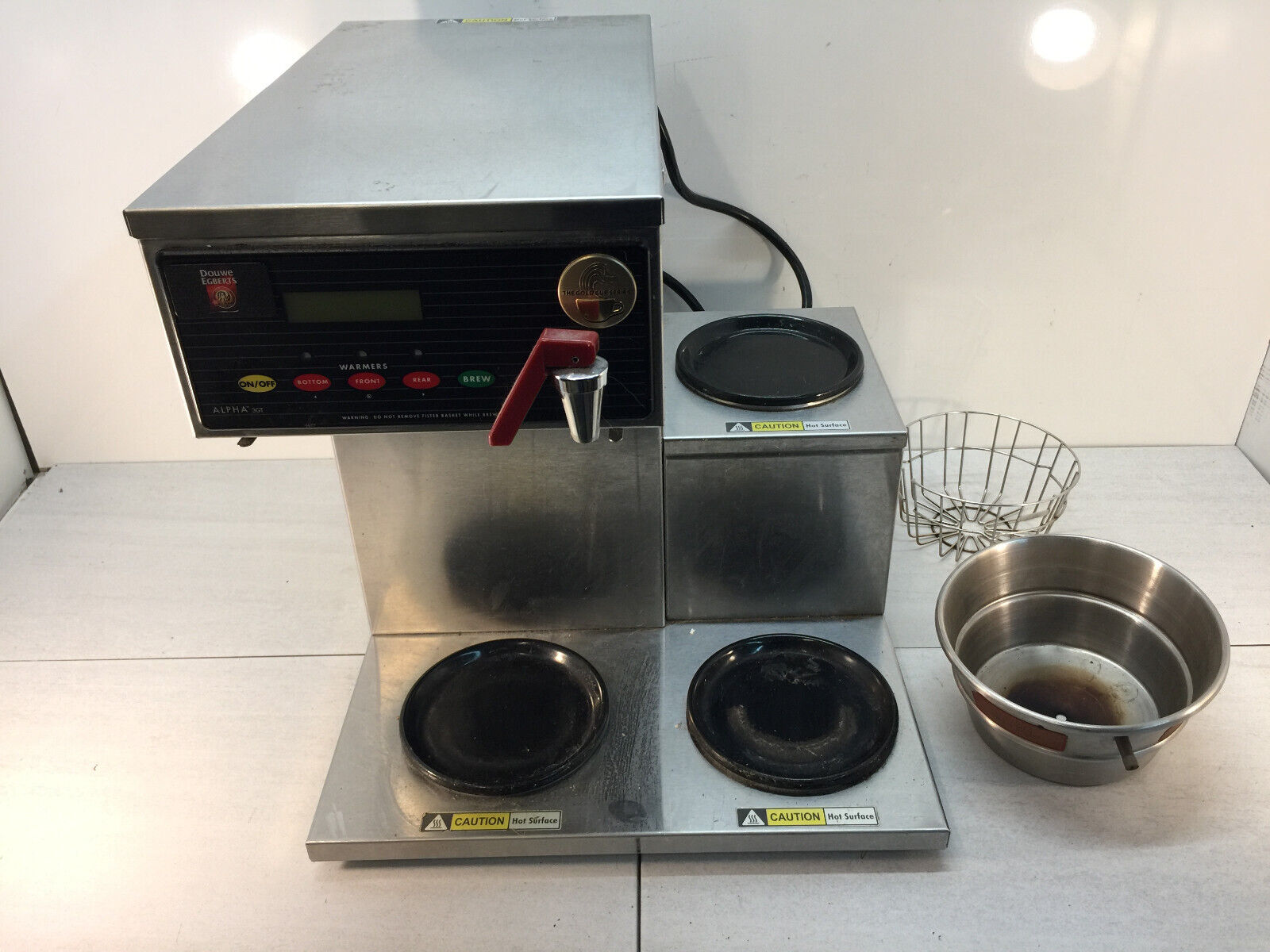 Curtis Alpha 3GT 3-Warmers Commercial Coffee Brewer Machine - Scalp3GTR63A000