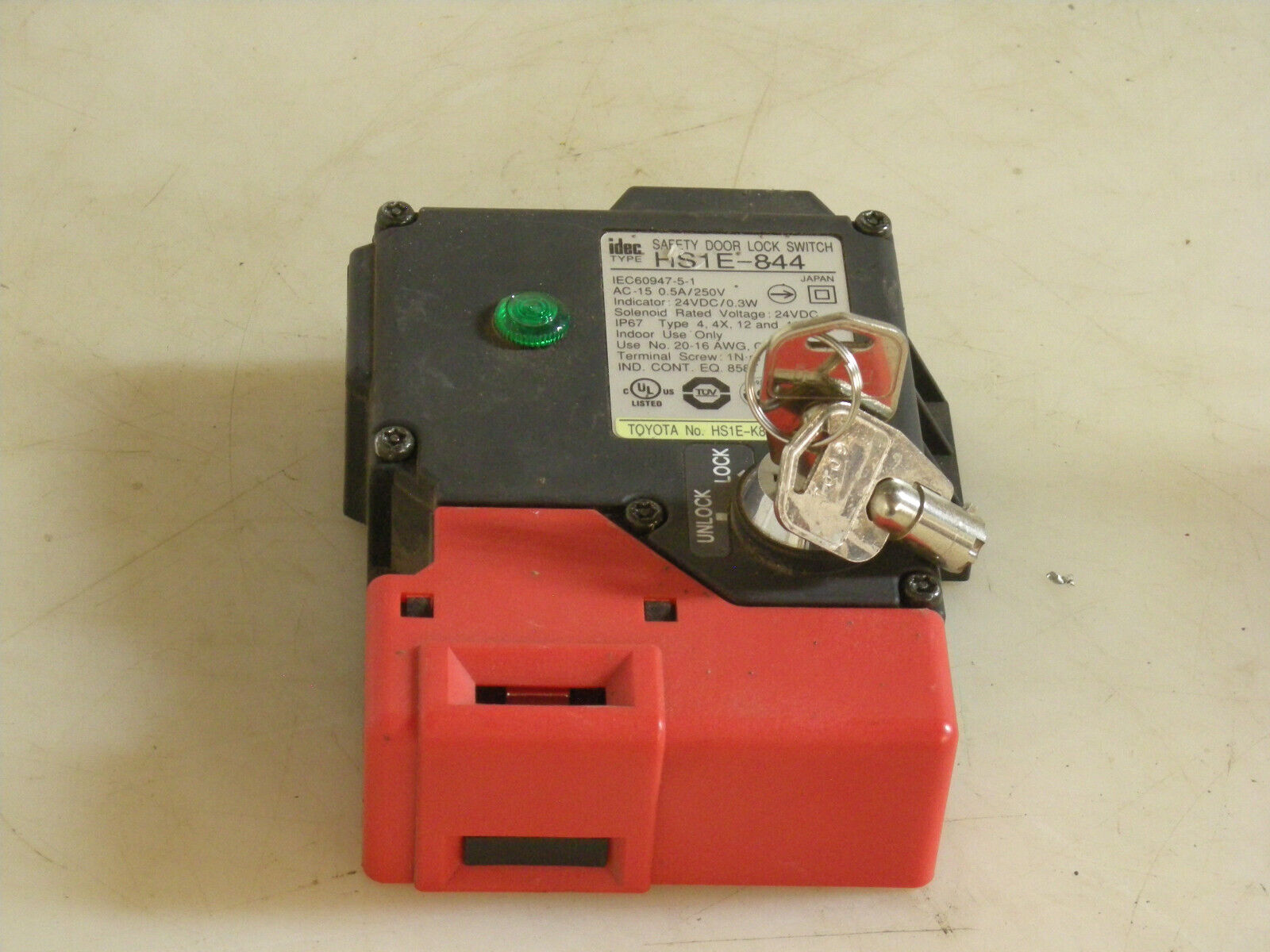 IDEC HS1E-K8C-T002-TK2267 Solenoid Locking Safety Switch without latch