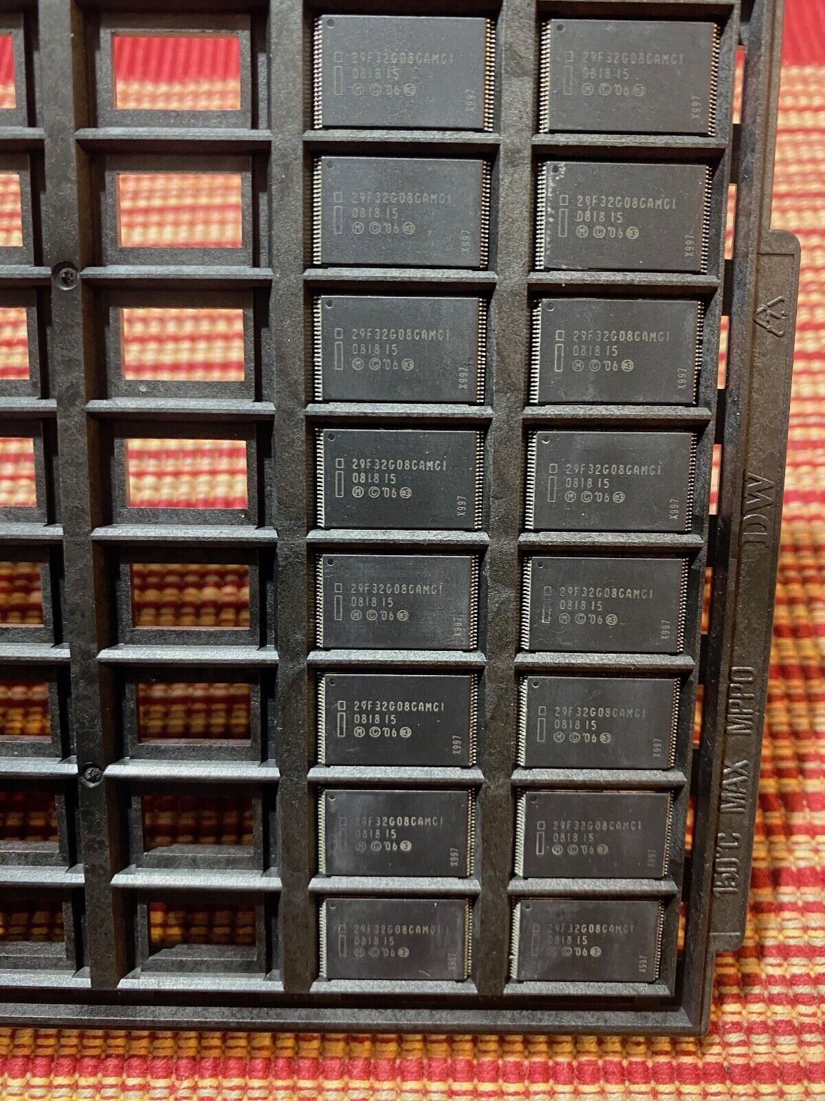 (8pcs.) 29F32G08CAMC1 Micron NAND 16GB Flash Memory Features TRAY of 8 pieces