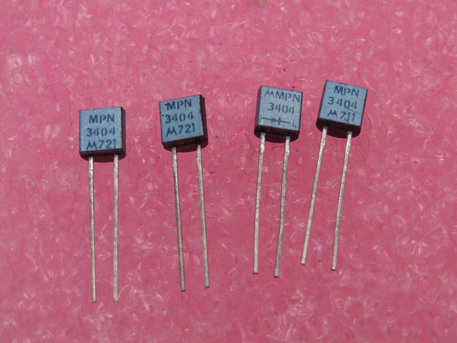 ( 4 PCS )  MPN3404 Motorola Silicon Pin Switching Diode  --  NOS
