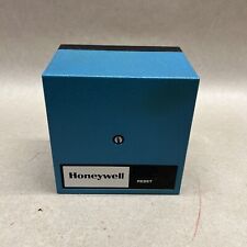 Honeywell R7795A1001 Lightly Used & Tested Flame Safeguard Burner Control picture