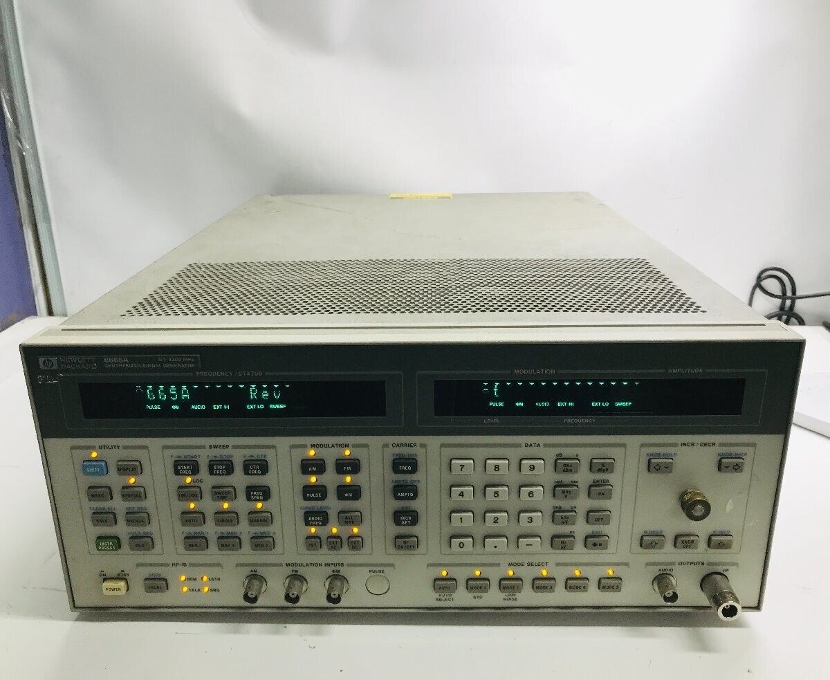 HP 8665A Synthesized Signal Generator 0.1 - 4200 MHz Used JPN