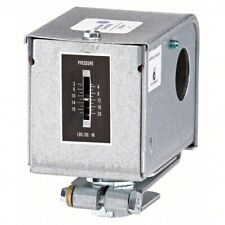 Johnson Controls P10BC-7C,  SPDT 1-Stage Low Pressure Control w/ Barbed Fitting picture
