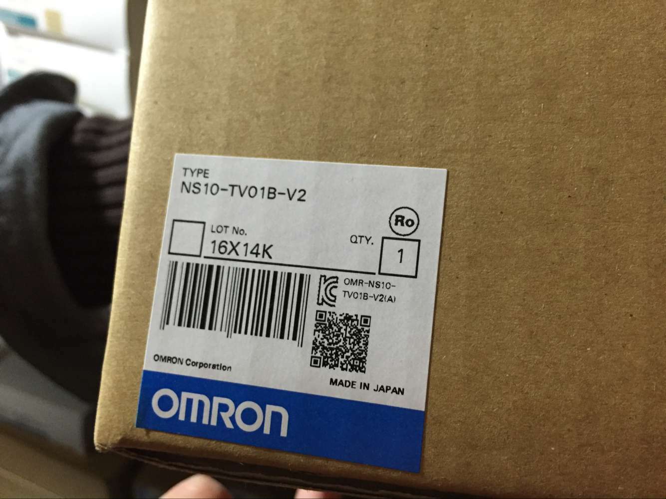 Original OMRON NS10-TV01B-V2 Operator Panel NS10TV01BV2 New In Box