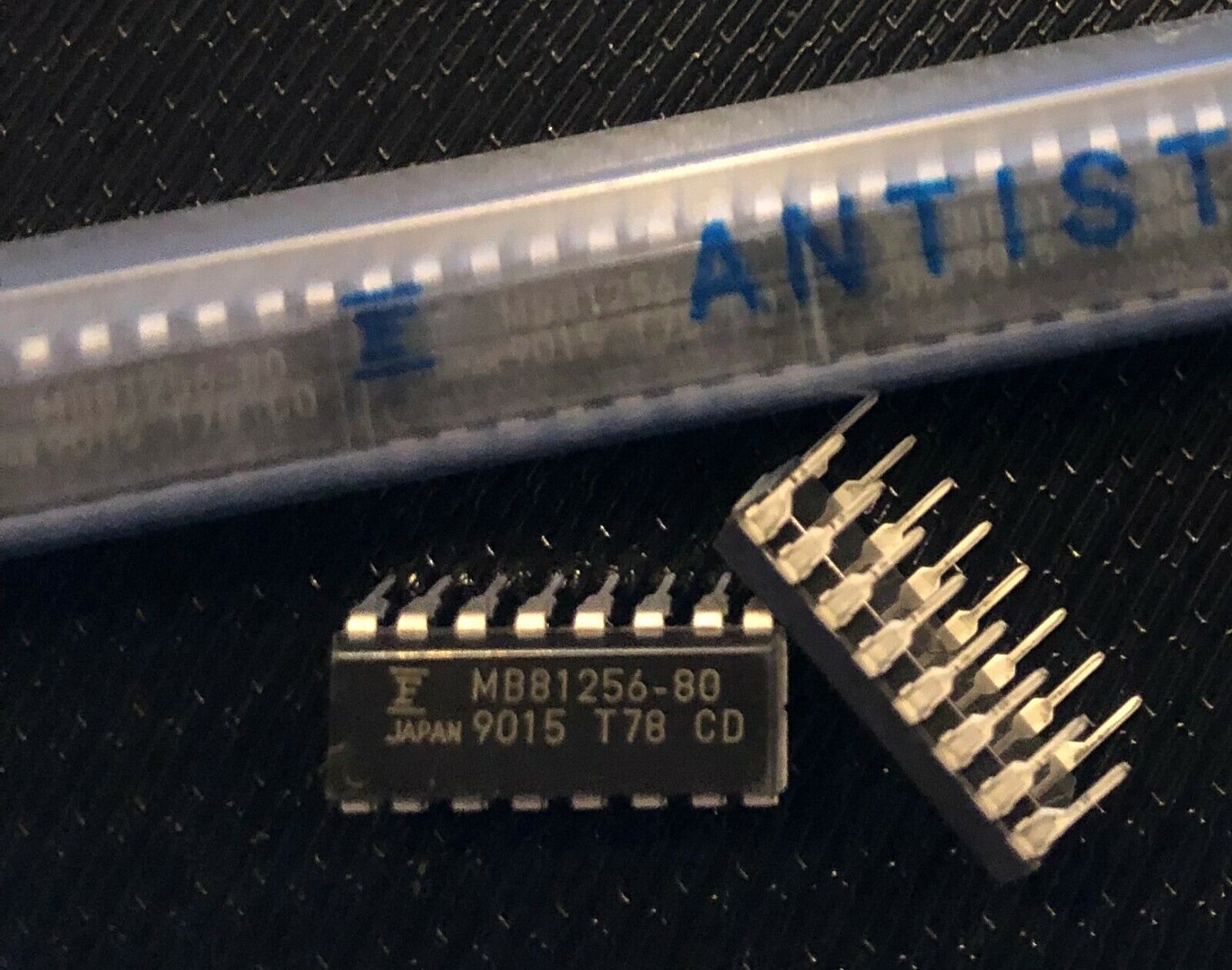 FUJITSU MB81256-80 16-Pin Dip Static Ram Integrated Circuit Quantity-2