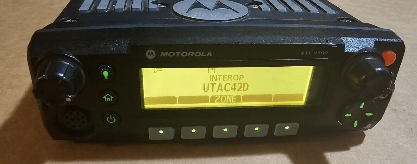 Motorola XTL2500 UHF R2 Analog Mobile Radio 450-512 MHz M21SSM9PW1AN