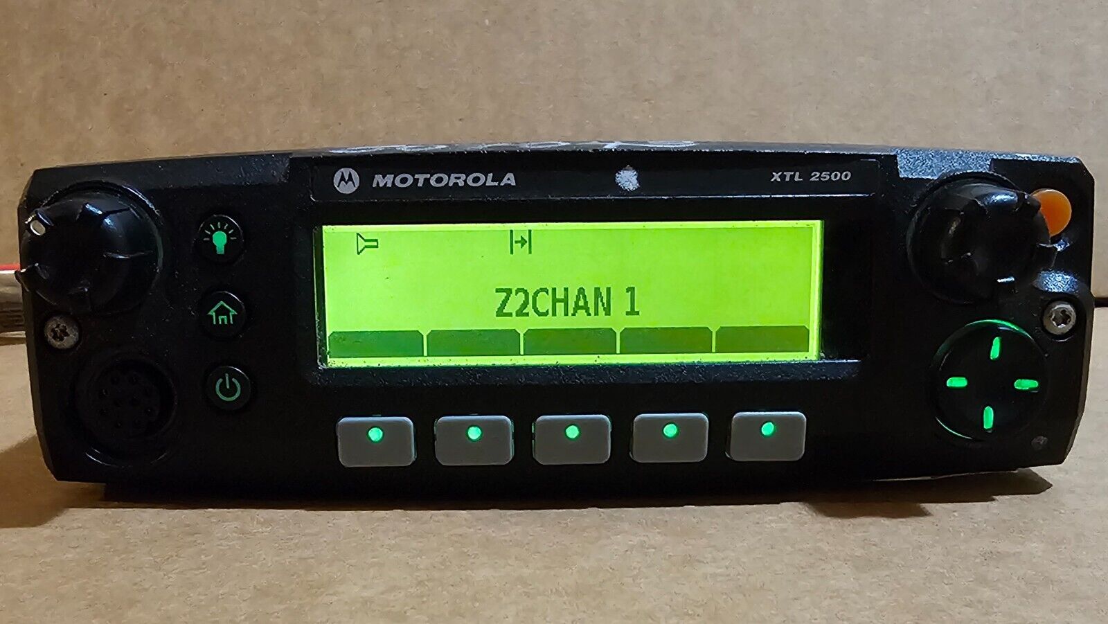 Motorola XTL2500 UHF R2 Mobile Radio 450-512 MHz M21SSM9PW1AN P25 SMARTZONE 9600