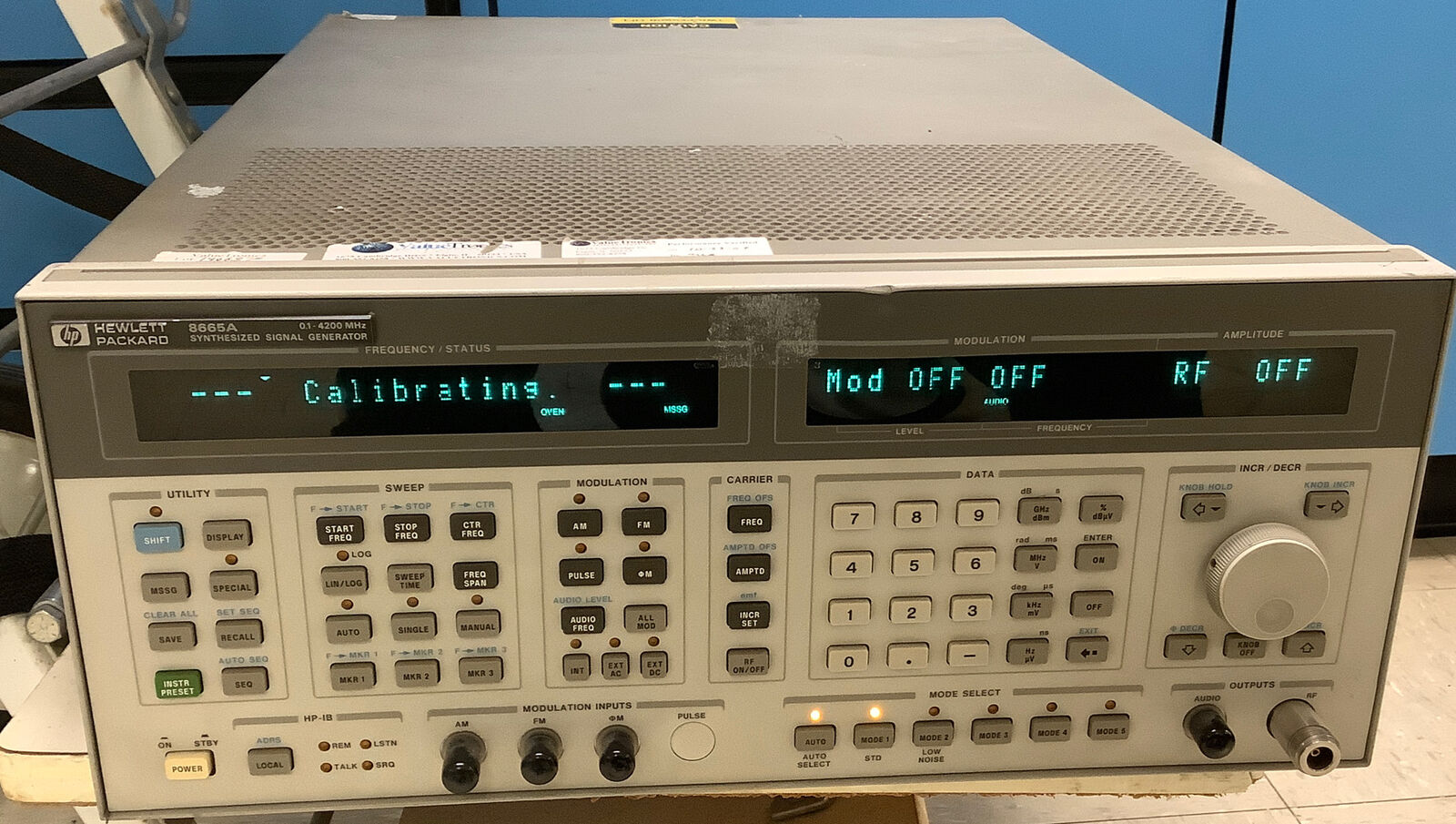 HP 8665A Synthesized Signal Generator | 0.1-4200 MHz | No Power Adapter