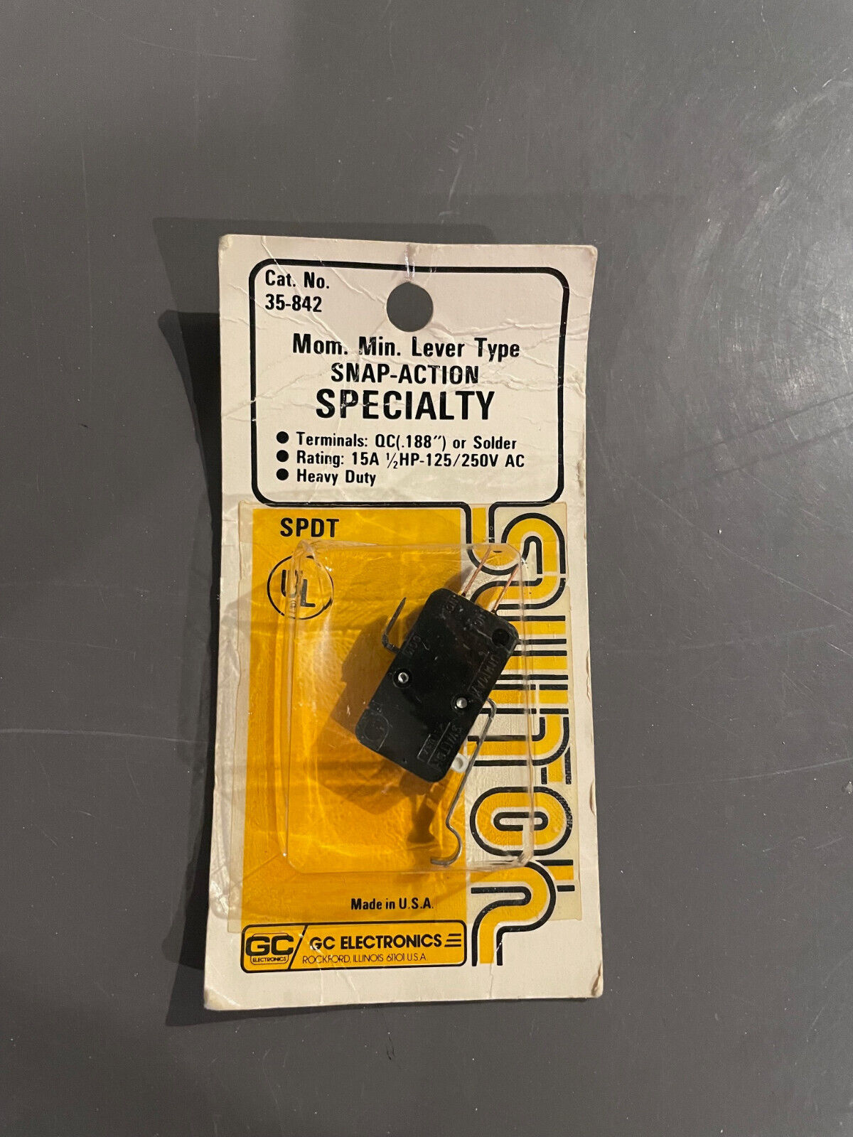 VINTAGE GC ELECTRONICS 35-842 MOMENTARY SNAP ACTION LEVER SPDT 15A NEW