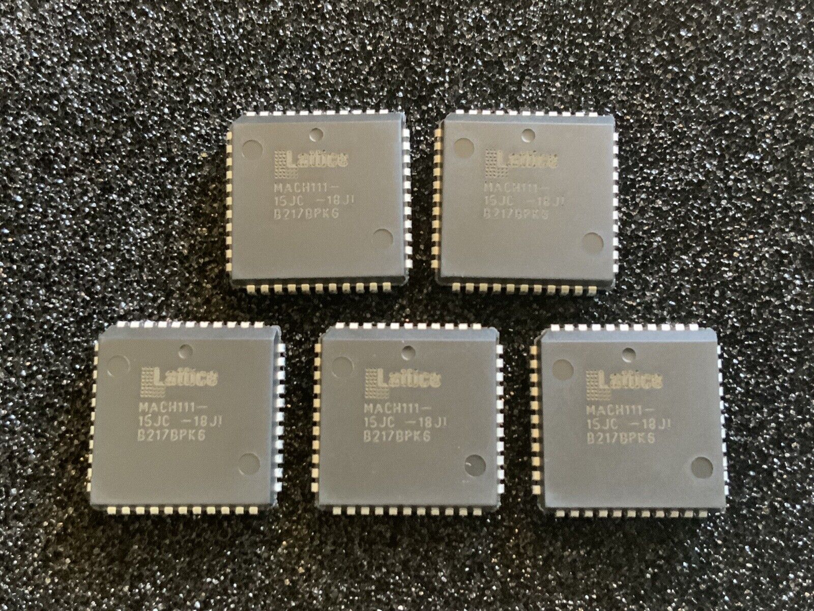 Lot of 318 - LATTICE SEMI MACH111-15JC IC CMOS