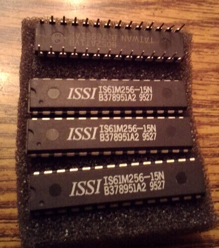 Lot of 8: ISSI IS61M256-15N :: 32K x 8 Static RAM