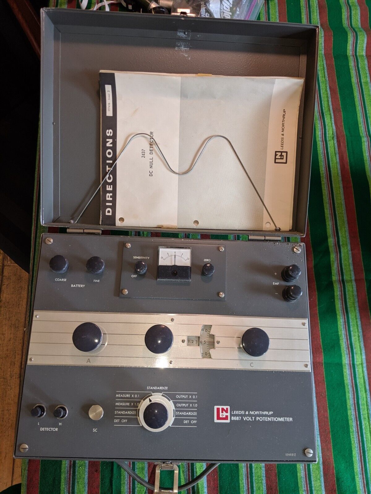 Vintage Leeds & Morthrup 8687 Volt Potentiometer with 2437 Null Detector in case