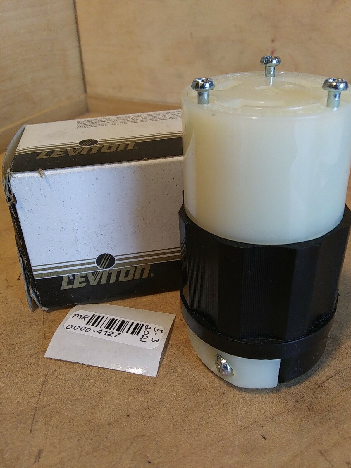 Leviton 2643 Locking Connector 2 Pole 3 Wire Grounding