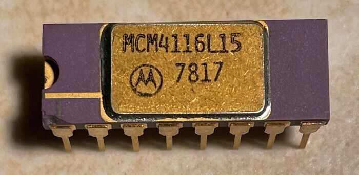 Motorola MCM4116L15 4116 16K Dynamic RAM - Vintage Gold - Rare 