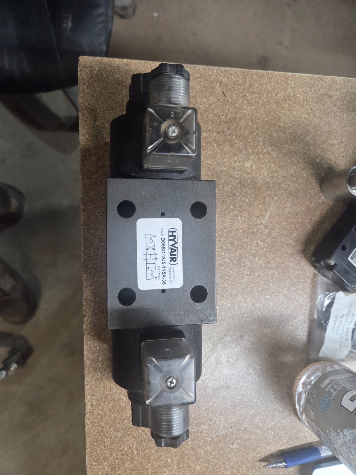 HyVair DO3S-2B-115A-35 Hydraulic Solenoid Valve HyVair DO3S-2B-115A-35 Hydraulic Solenoid Valve