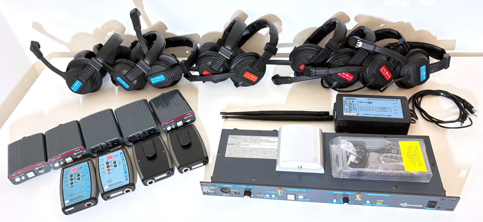 Altair wired + wireless intercom system 9 seats expandable Altair wired + wireless intercom system 9 seats expandable