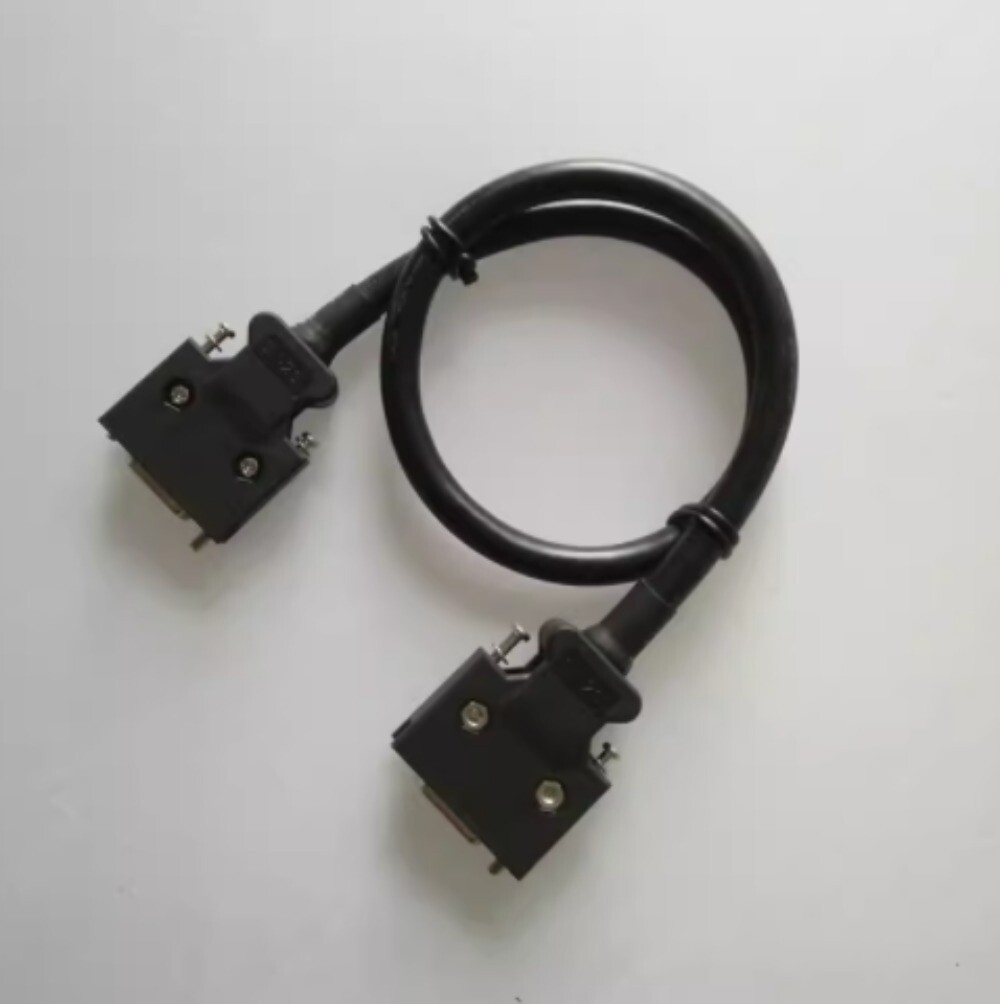 1PC NEW FOR Mitsubishi SH21-0.35M Servo driver SH21 connection cable 0.35M 1PC NEW FOR Mitsubishi SH21-0.35M Servo driver SH21 connection cable 0.35M