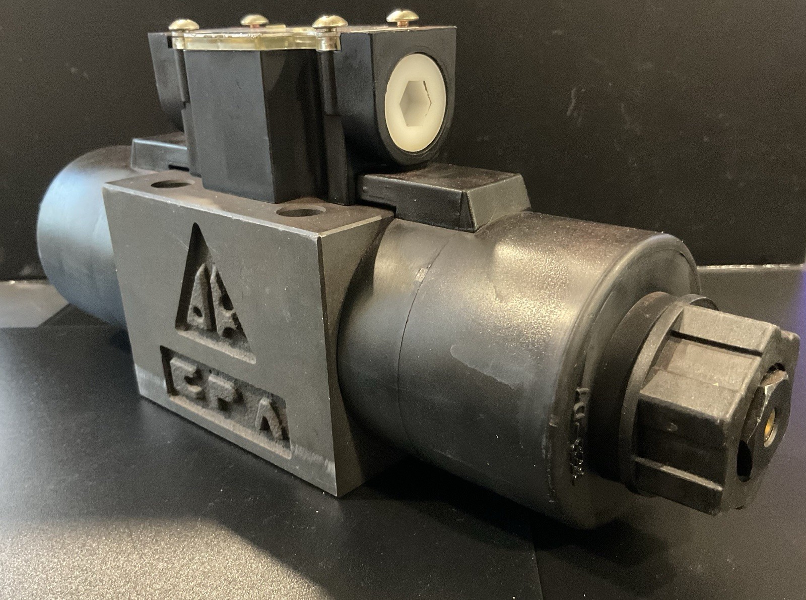 Hyvair D05 Solenoid Spool Valve 1-Spool 22.5gpm 5000psi G1/2 Hyvair D05 Solenoid Spool Valve 1-Spool 22.5gpm 5000psi G1/2