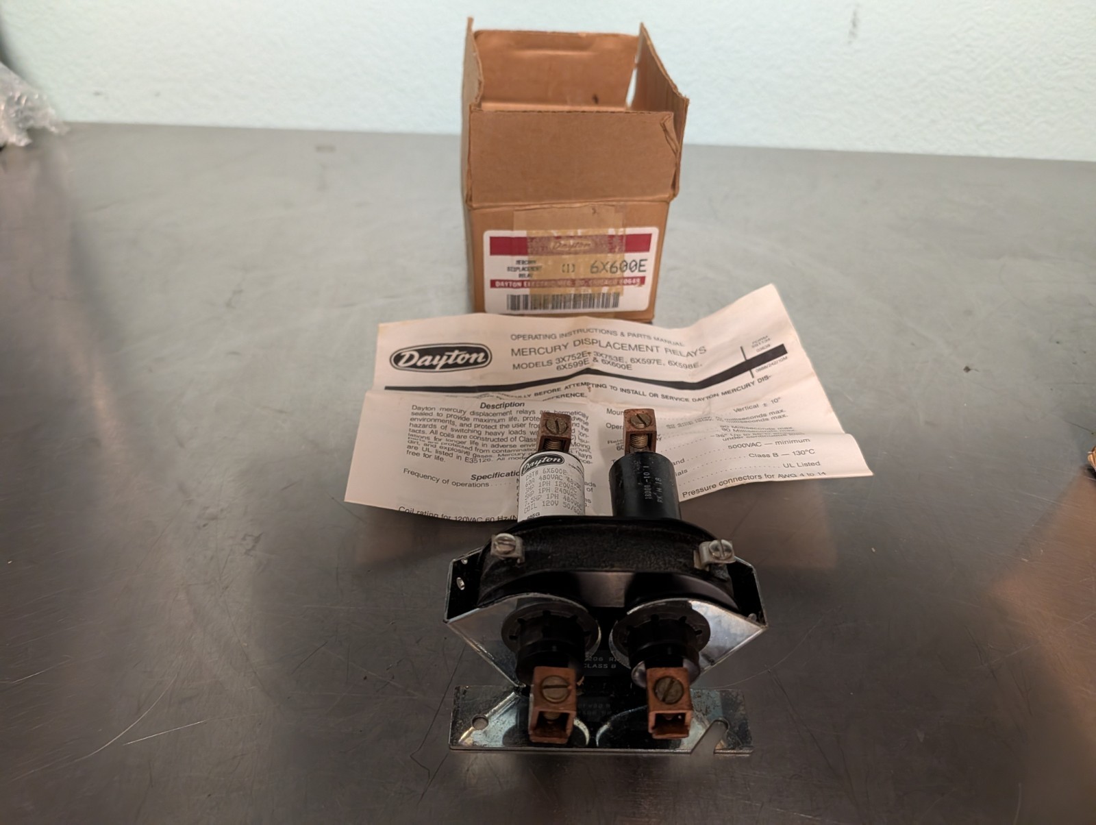 DAYTON 6X600E 120V 60A, New Old Stock DAYTON 6X600E 120V 60A, New Old Stock