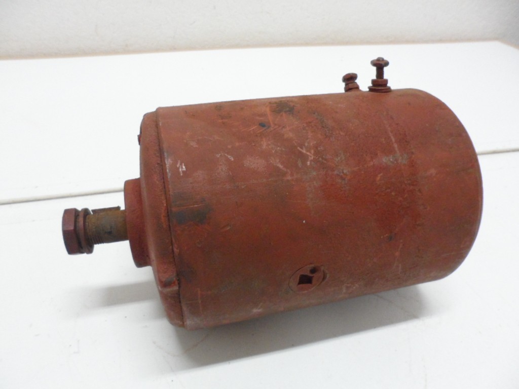 Original 8N1039-B Ford 8N Tractor 6Volt Generator Original 8N1039-B Ford 8N Tractor 6Volt Generator