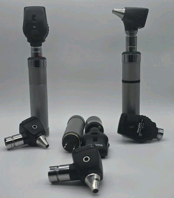 Welch Allyn 71000A 3.5V Direct Plug-In Rechargeable Handle Comp. Set New Battery Welch Allyn 71000A 3.5V Direct Plug-In Rechargeable Handle Comp. Set New Battery