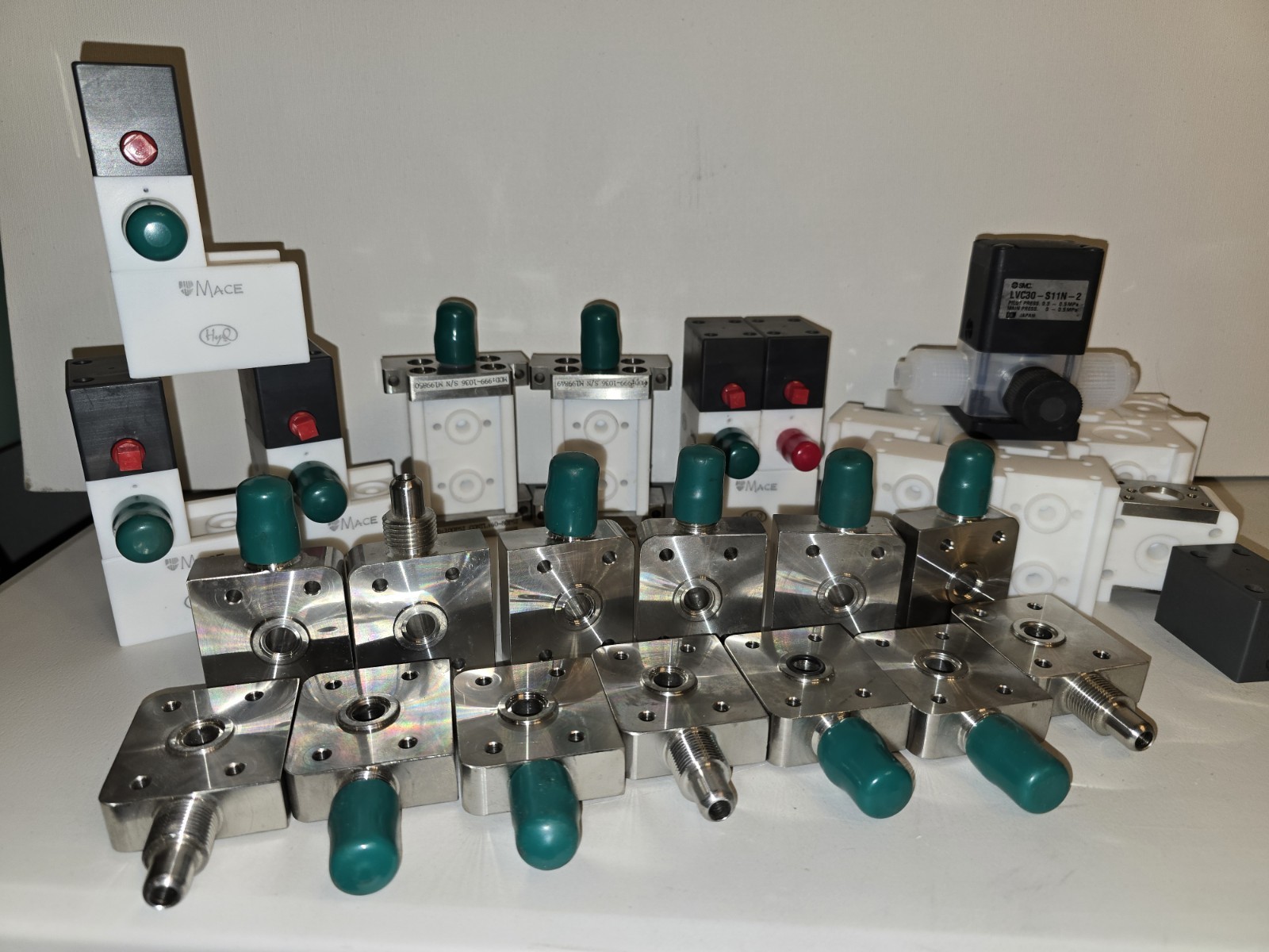 Huge Assorted Lot Of Mace HYQ Teflon Valves Others Huge Assorted Lot Of Mace HYQ Teflon Valves Others