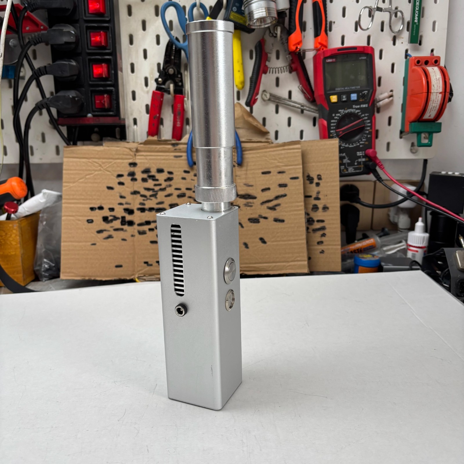 130W 915nm Industrial Infrared Laser Module High-Power Light Source for Research 130W 915nm Industrial Infrared Laser Module High-Power Light Source for Research