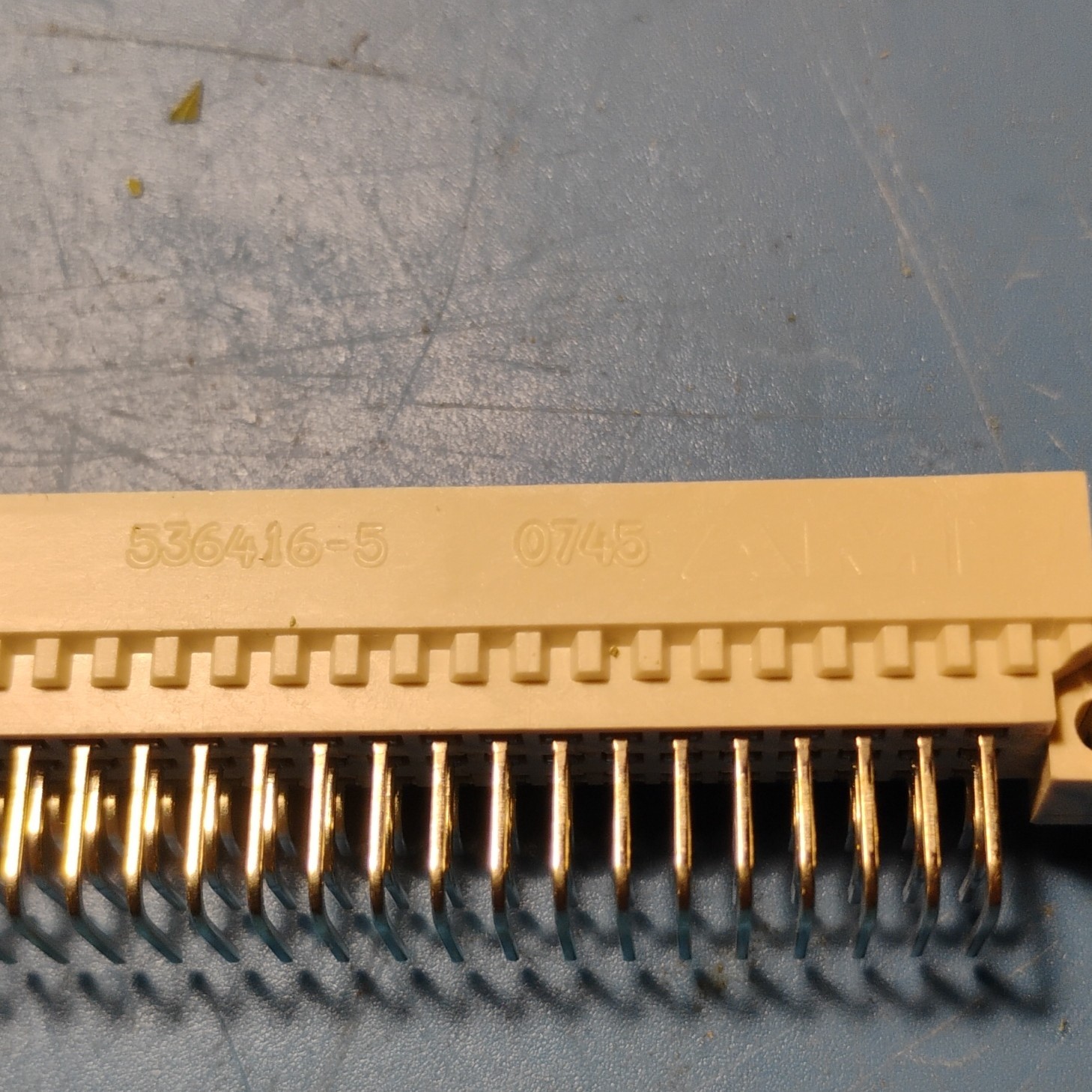536416-5 40-Pin Beige Panel Mount Connector Gold 11-15 AWG. lot of 150 536416-5 40-Pin Beige Panel Mount Connector Gold 11-15 AWG. lot of 150