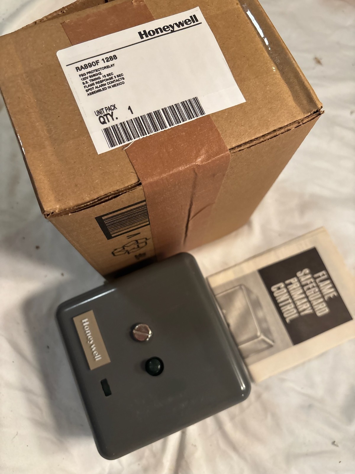 Honeywell RA890F1288 protectorelay Flame Safeguard Control Module 120V Honeywell RA890F1288 protectorelay Flame Safeguard Control Module 120V