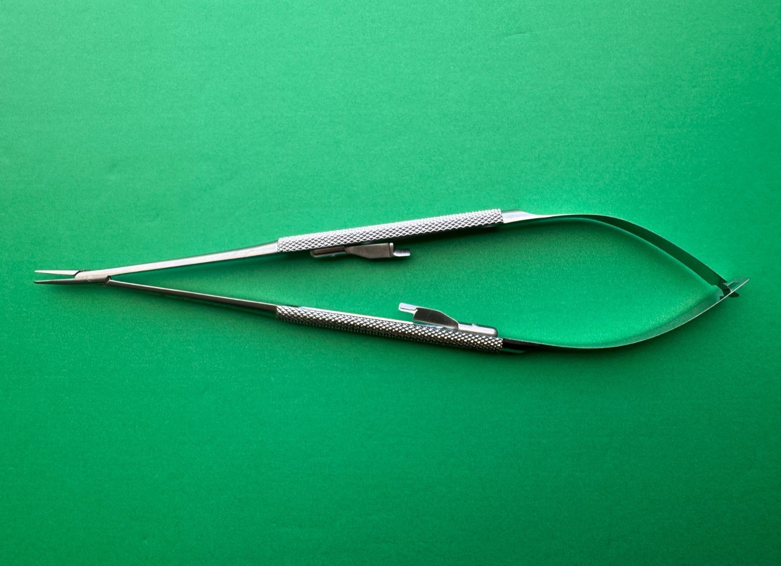 V. Mueller 76-6162 Diamond Dusted Needle Holder Straight Fine Tip V. Mueller 76-6162 Diamond Dusted Needle Holder Straight Fine Tip
