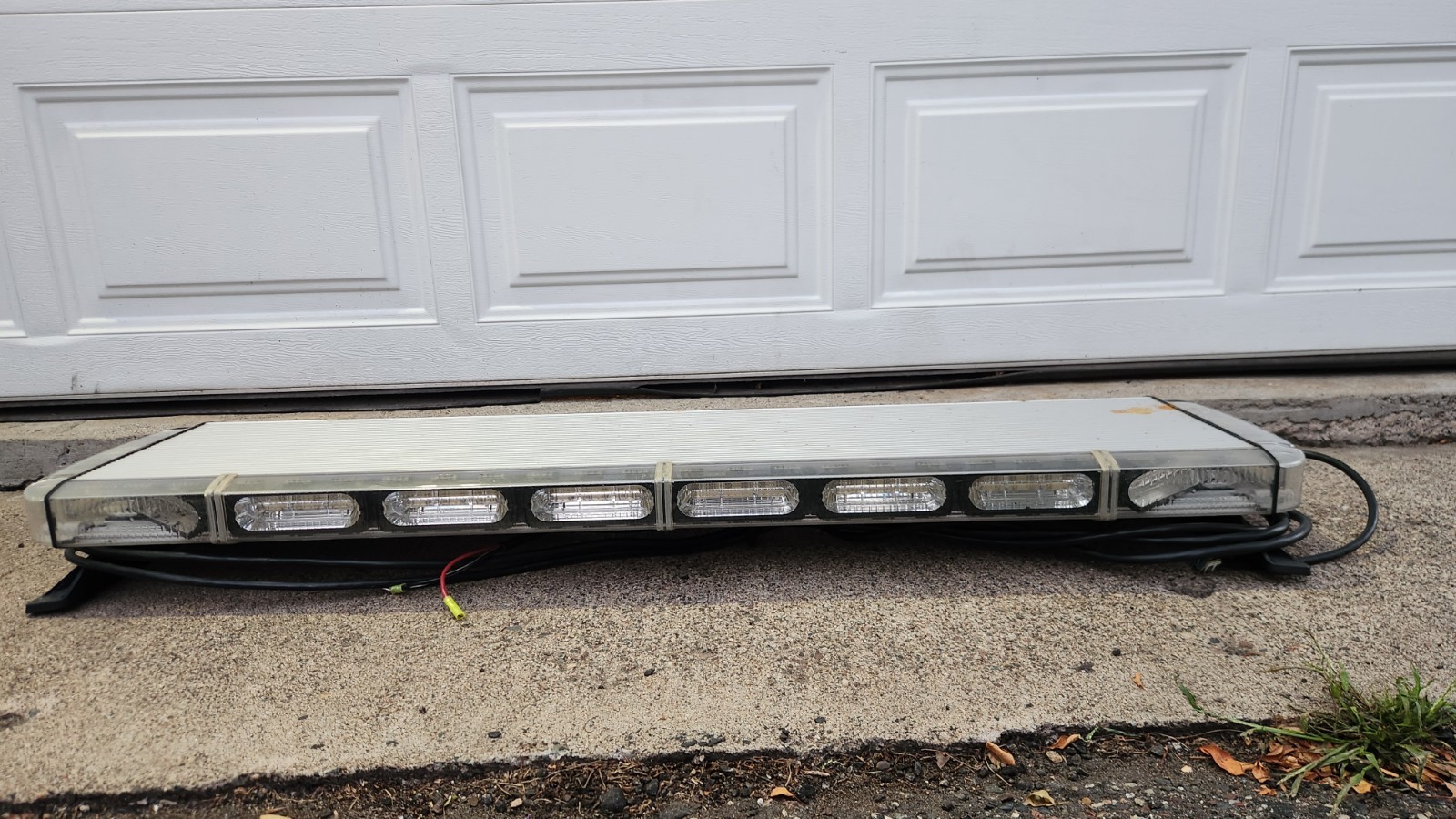 Whelen Utility Light Bar Model SL8RRBB - Untested Whelen Utility Light Bar Model SL8RRBB - Untested
