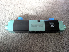 Numatics 081SS5004000061 DUAL solenoid valve 5/3 Open Center 24VDC, picture