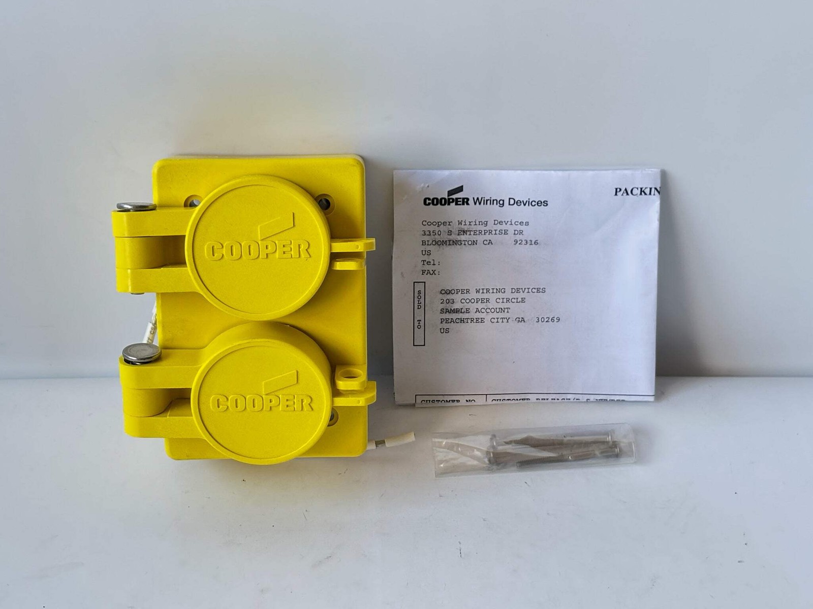 Eaton 60W33DPLX Arrow Hart 20A 125V Watertight Duplex Receptacle, Yellow Eaton 60W33DPLX Arrow Hart 20A 125V Watertight Duplex Receptacle, Yellow
