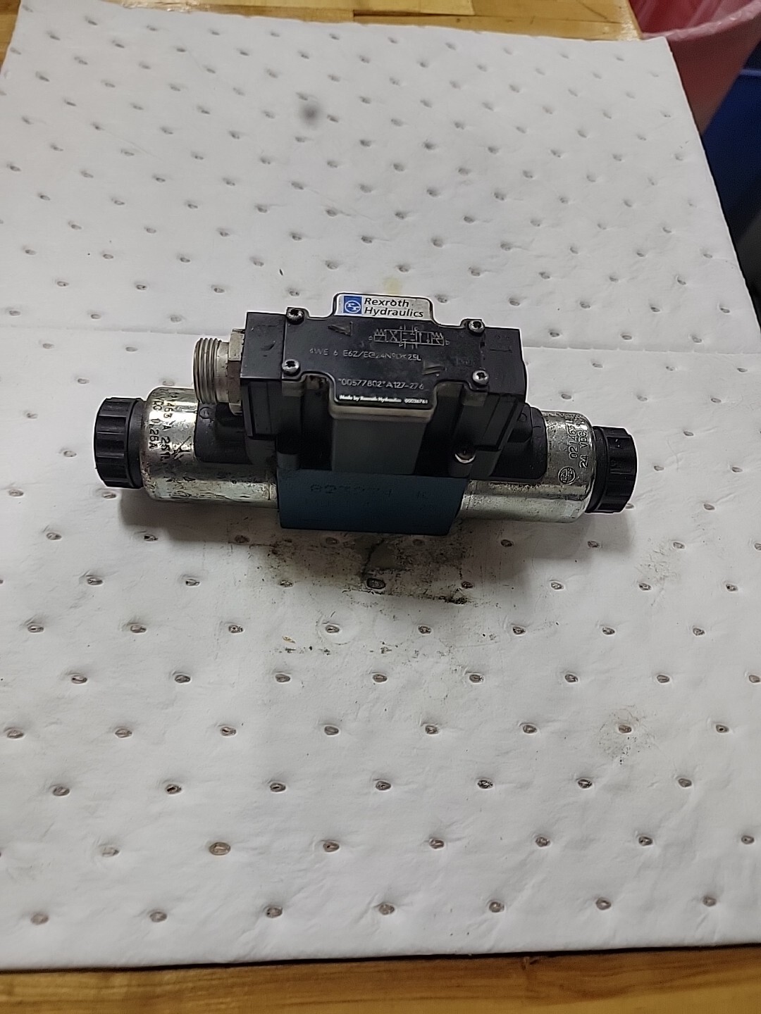REXROTH Hydraulic Double Solenoid Valve R900577802 (4WE6E62/EG24N9DK25L) USED REXROTH Hydraulic Double Solenoid Valve R900577802 (4WE6E62/EG24N9DK25L) USED