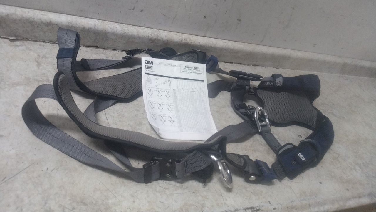 3M DBI-Sala 1140123 Size L 420 Lb Weight Cap Full Body Harness 3M DBI-Sala 1140123 Size L 420 Lb Weight Cap Full Body Harness
