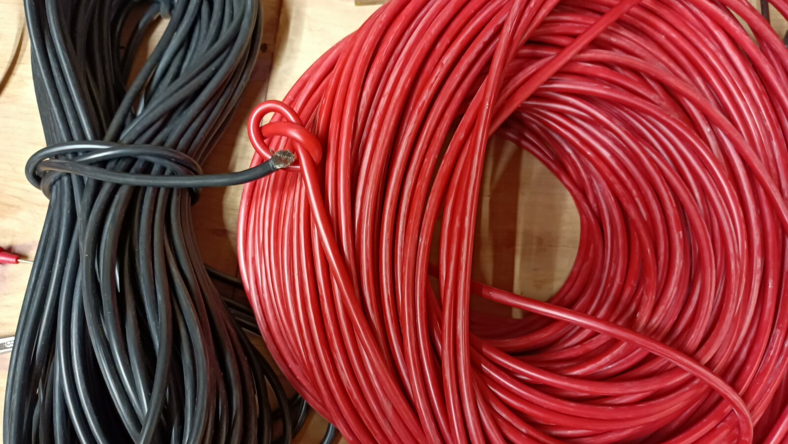 8 awg ultra flexible tinned copper wire 50 feet (25 red + 25 black) 8 awg ultra flexible tinned copper wire 50 feet (25 red + 25 black)