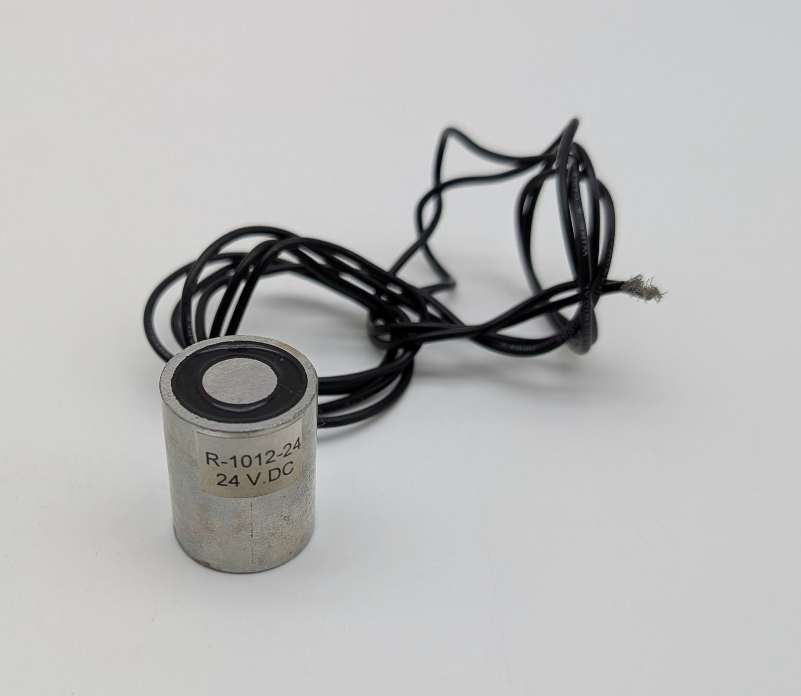 Magnetech R-1012-24 Round Electromagnet 1 Magnetech R-1012-24 Round Electromagnet 1