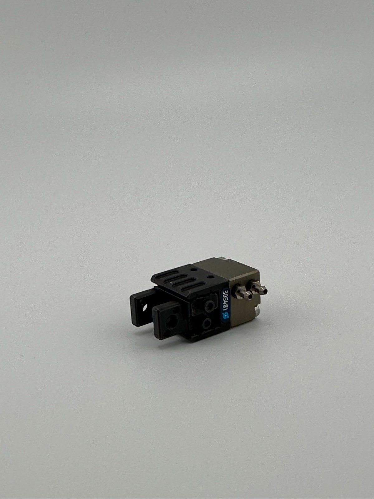 SCHUNK MPG-plus 16 Pneumatic Parallel Gripper 305481 Used w Sensor Bracket (A15)