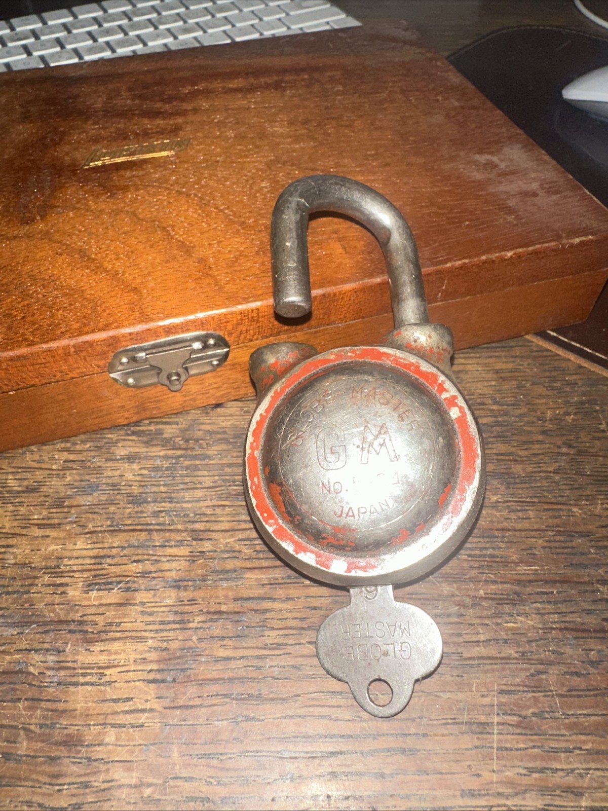 Globe Master GM No. 5994 Silver Metal Keyed Padlock, Traditional Shackle