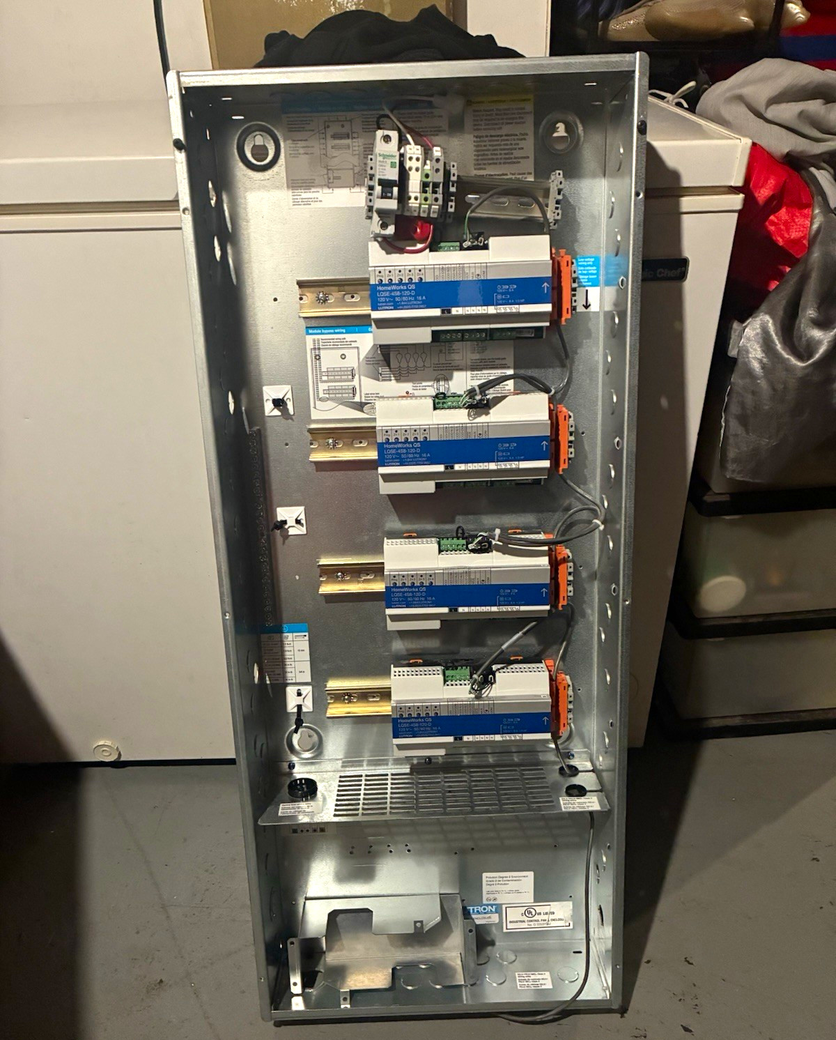 Lutron HomeWorks QS 16-Zone 120V Lighting Control Panel w/ 4 LQSE-4S8 Lutron HomeWorks QS 16-Zone 120V Lighting Control Panel w/ 4 LQSE-4S8