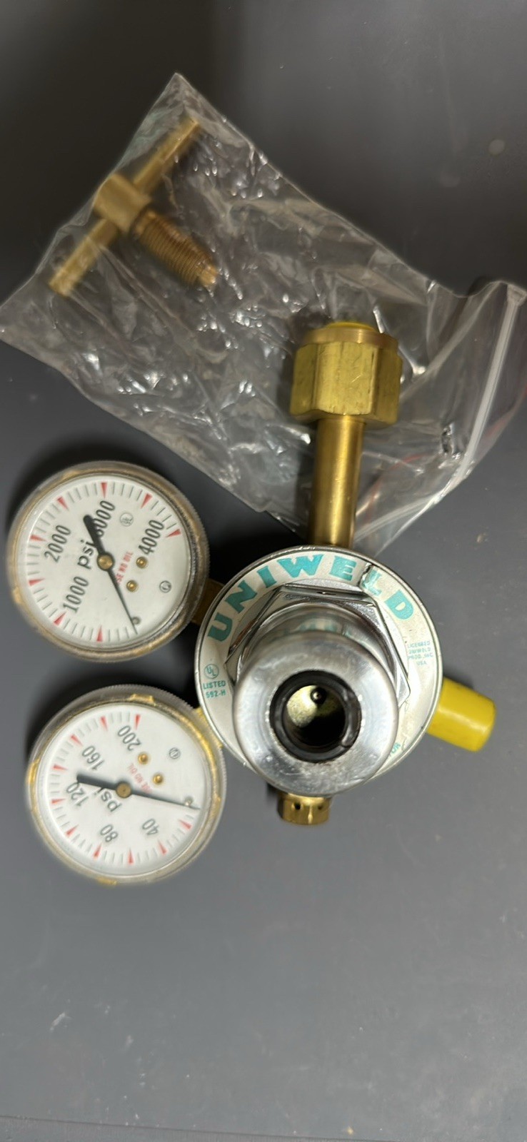 UNIWELD RUH8210 Oxygen Regulator UNIWELD RUH8210 Oxygen Regulator