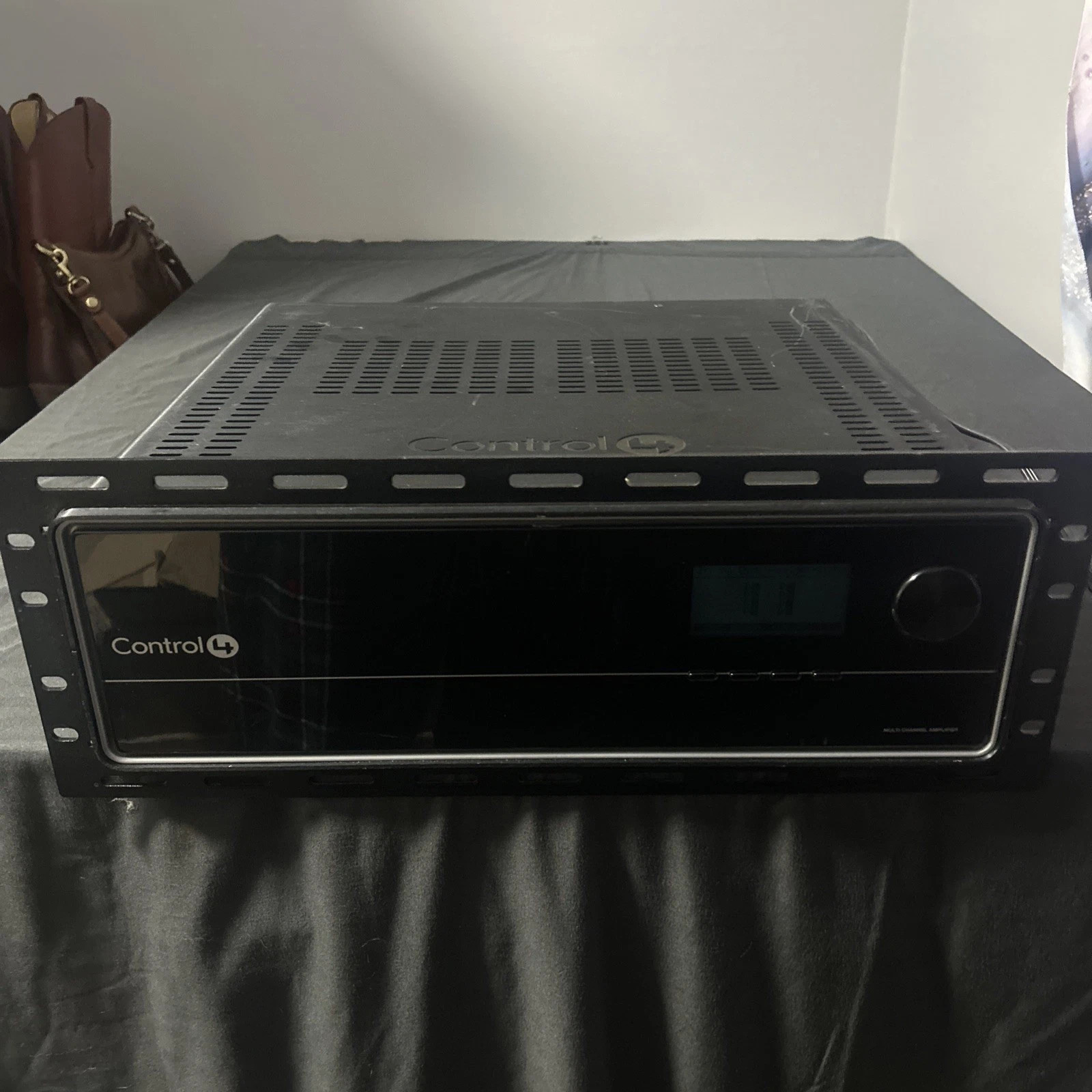 Control4 C4-16AMP3-B Multi-Channel Amplifier Control4 C4-16AMP3-B Multi-Channel Amplifier