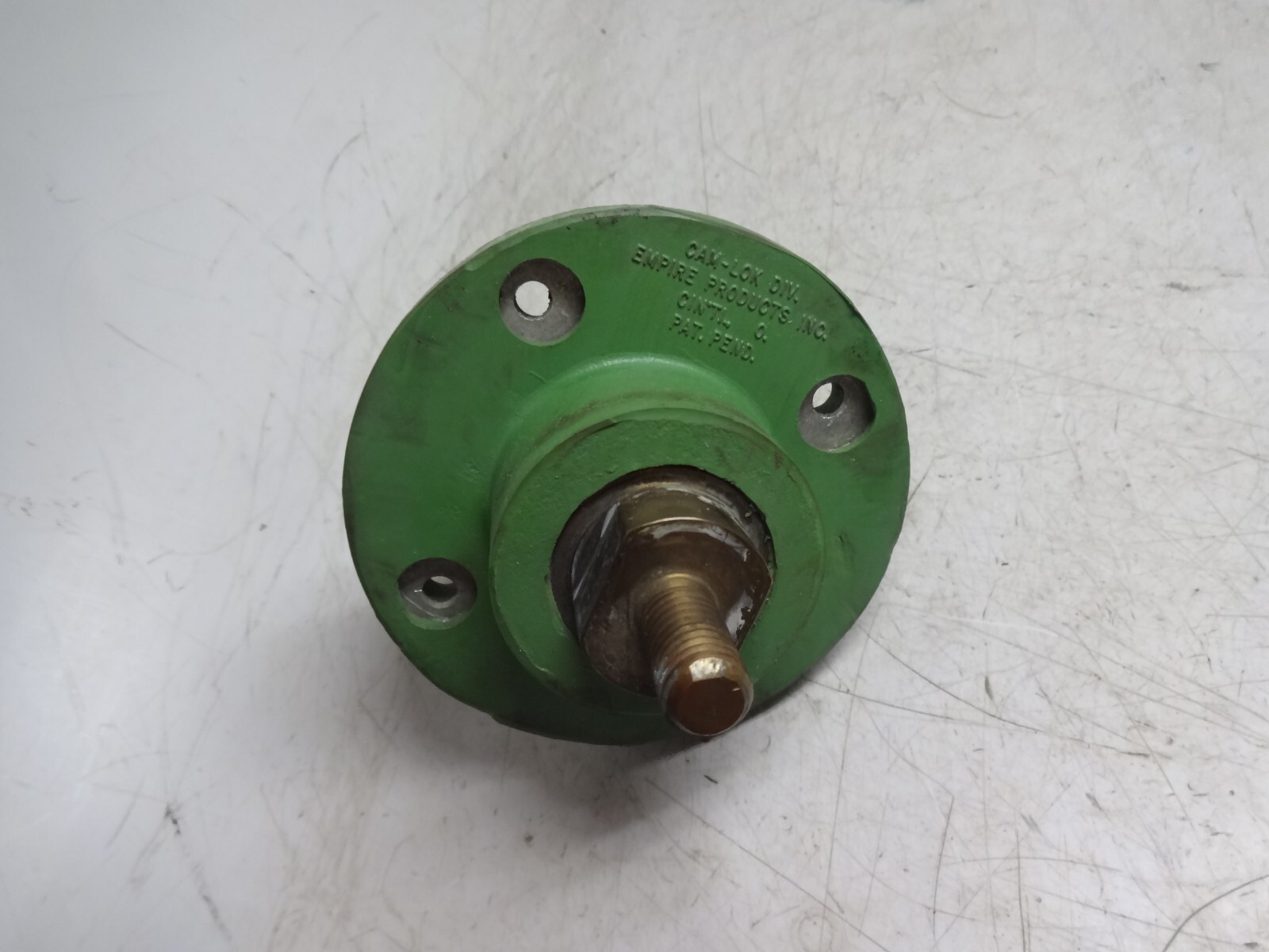 New Leviton 17R22-G Green Single Pole Female Panel Receptacle / 90 Degree