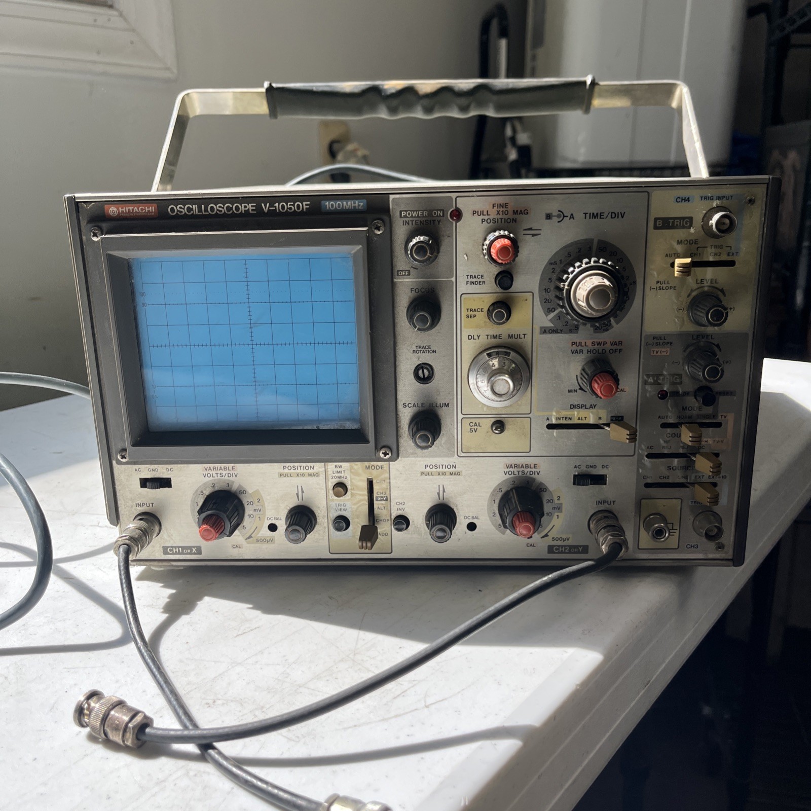 HITACHI Model V-1050F Oscilloscope 100 MHz Functional, Needs Calibration HITACHI Model V-1050F Oscilloscope 100 MHz Functional, Needs Calibration