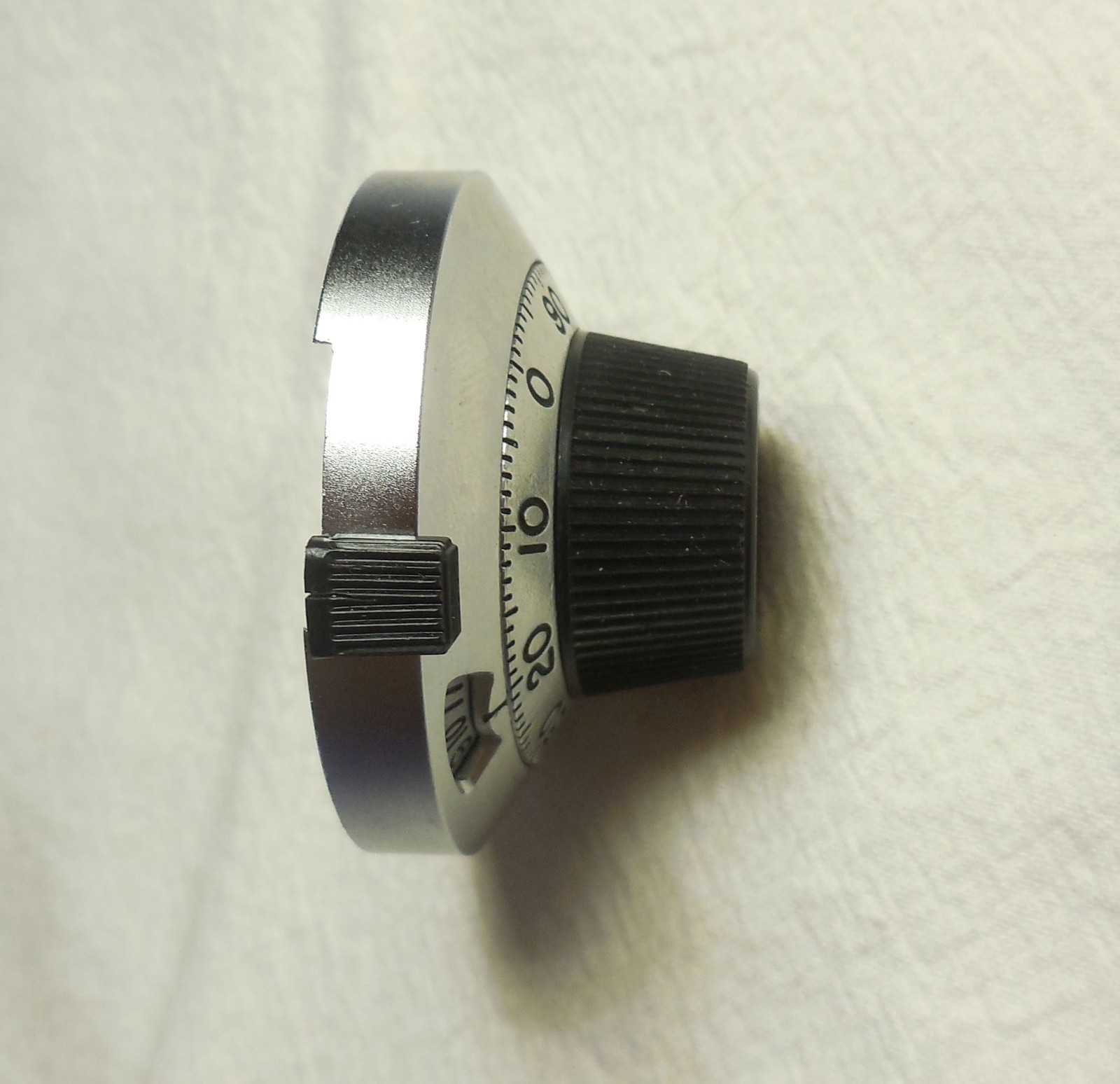 One USED Spectrol 15-turn Model 21 Dial 1.85 Inch Diameter Potentiometer Knob One USED Spectrol 15-turn Model 21 Dial 1.85 Inch Diameter Potentiometer Knob