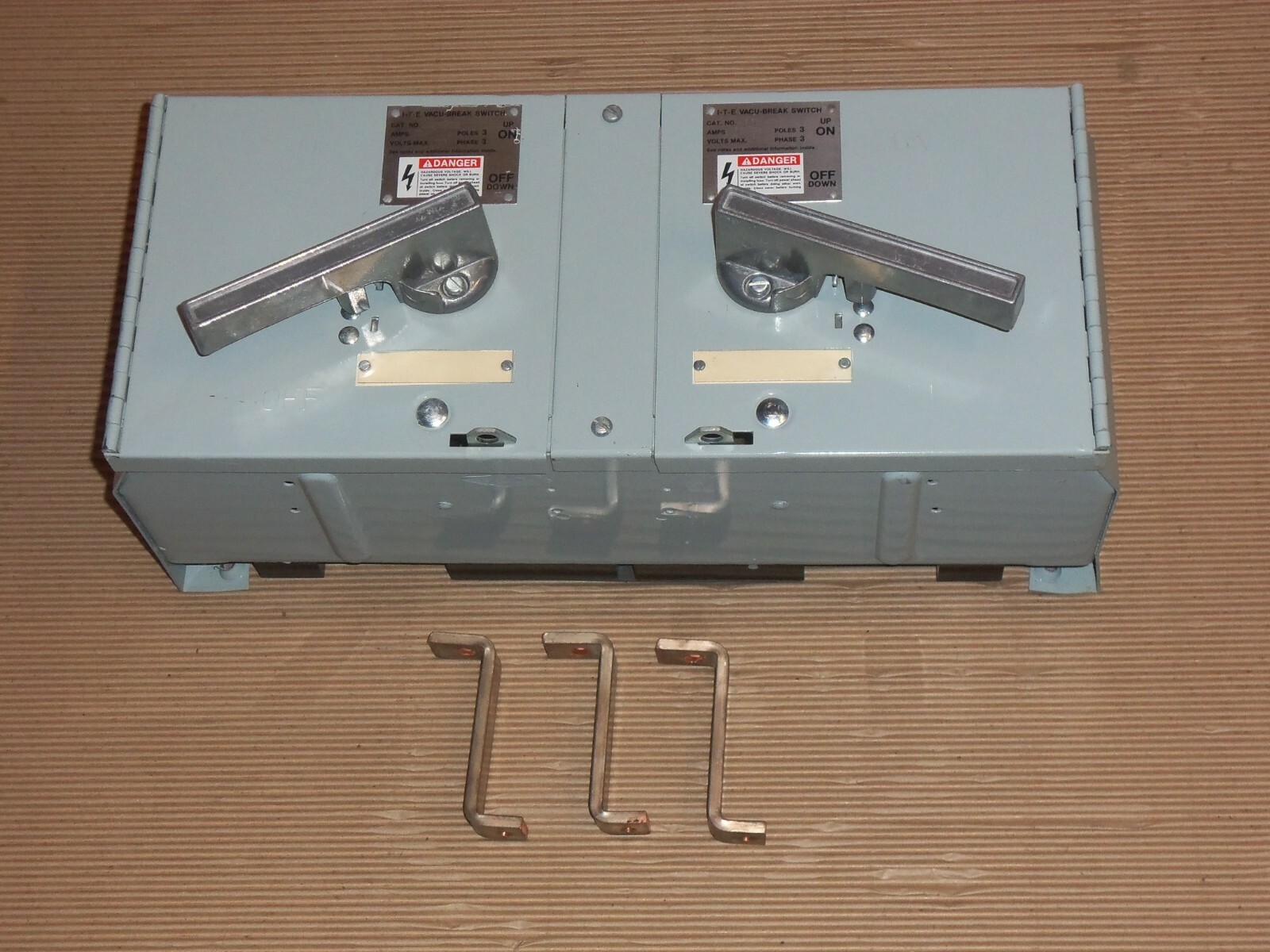 ITE SIEMENS V7E V7E3622R 60 AMP 600V FUSIBLE PANELBOARD SWITCH HARDWARE NMH FLAW ITE SIEMENS V7E V7E3622R 60 AMP 600V FUSIBLE PANELBOARD SWITCH HARDWARE NMH FLAW