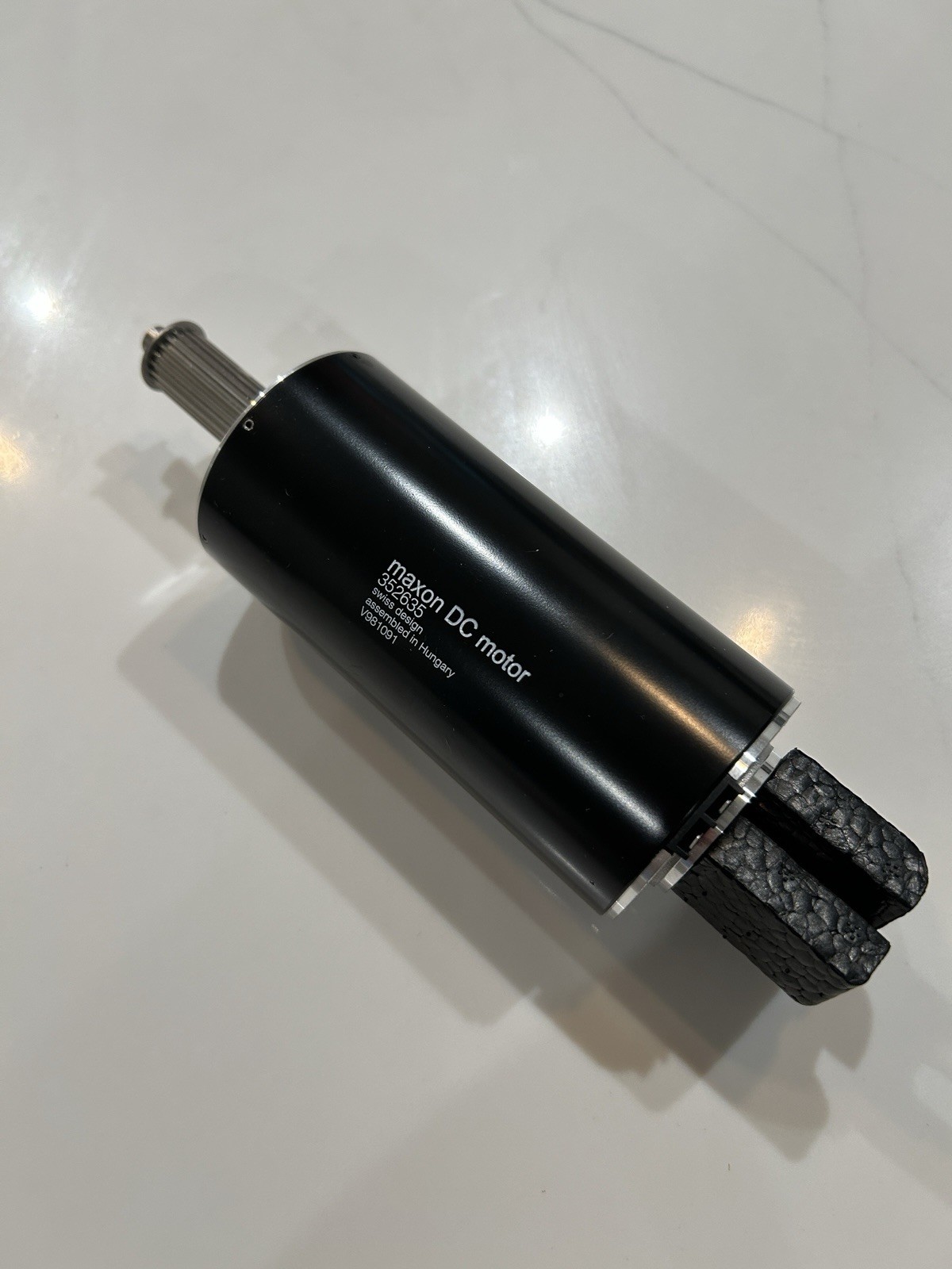 New Maxon DC Motor 352635 - Ships From U.S. New Maxon DC Motor 352635 - Ships From U.S.