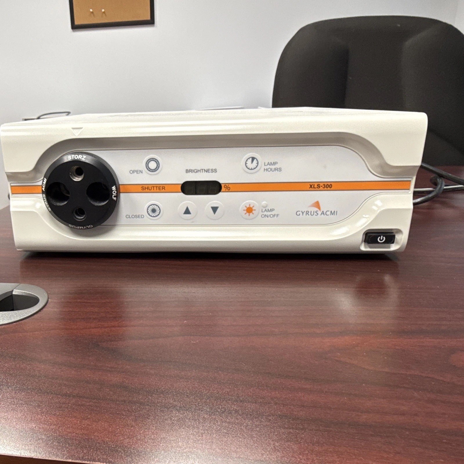 Gyrus ACMI XLS-300 300W Xenon Light Source Endoscopy Unit Internal Medicine Gyrus ACMI XLS-300 300W Xenon Light Source Endoscopy Unit Internal Medicine