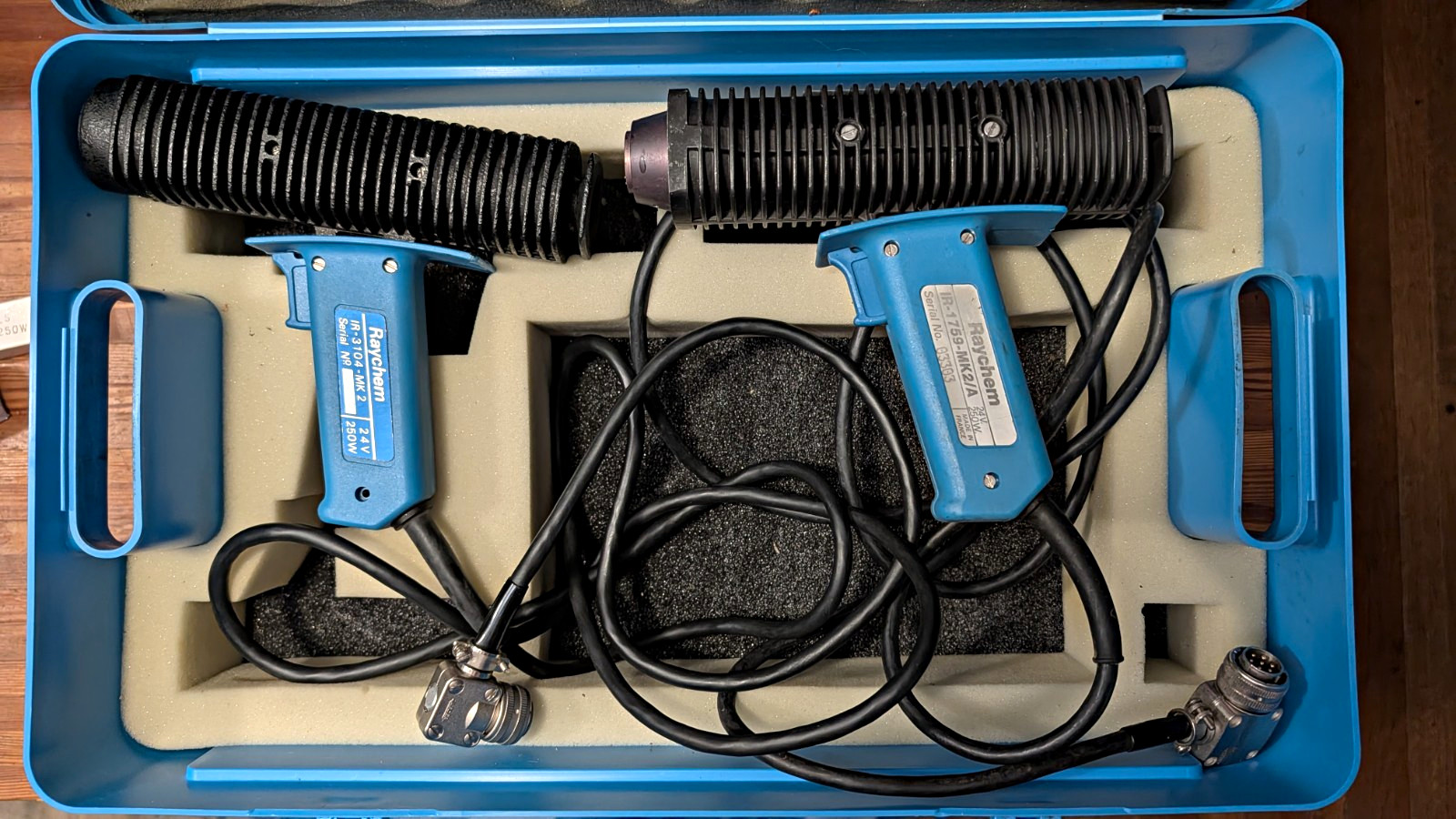 Raychem MiniRay Aerospace Wire Harness Heat Shrink Gun Kit, Spares, Demo Case Raychem MiniRay Aerospace Wire Harness Heat Shrink Gun Kit, Spares, Demo Case