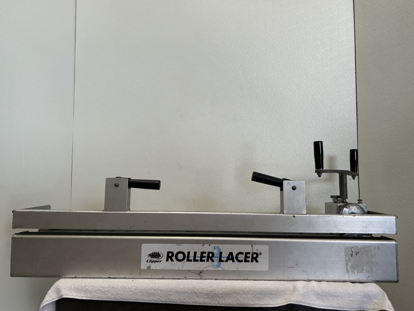 Flexco Clipper 36” Roller Lacer Flexco Clipper 36” Roller Lacer
